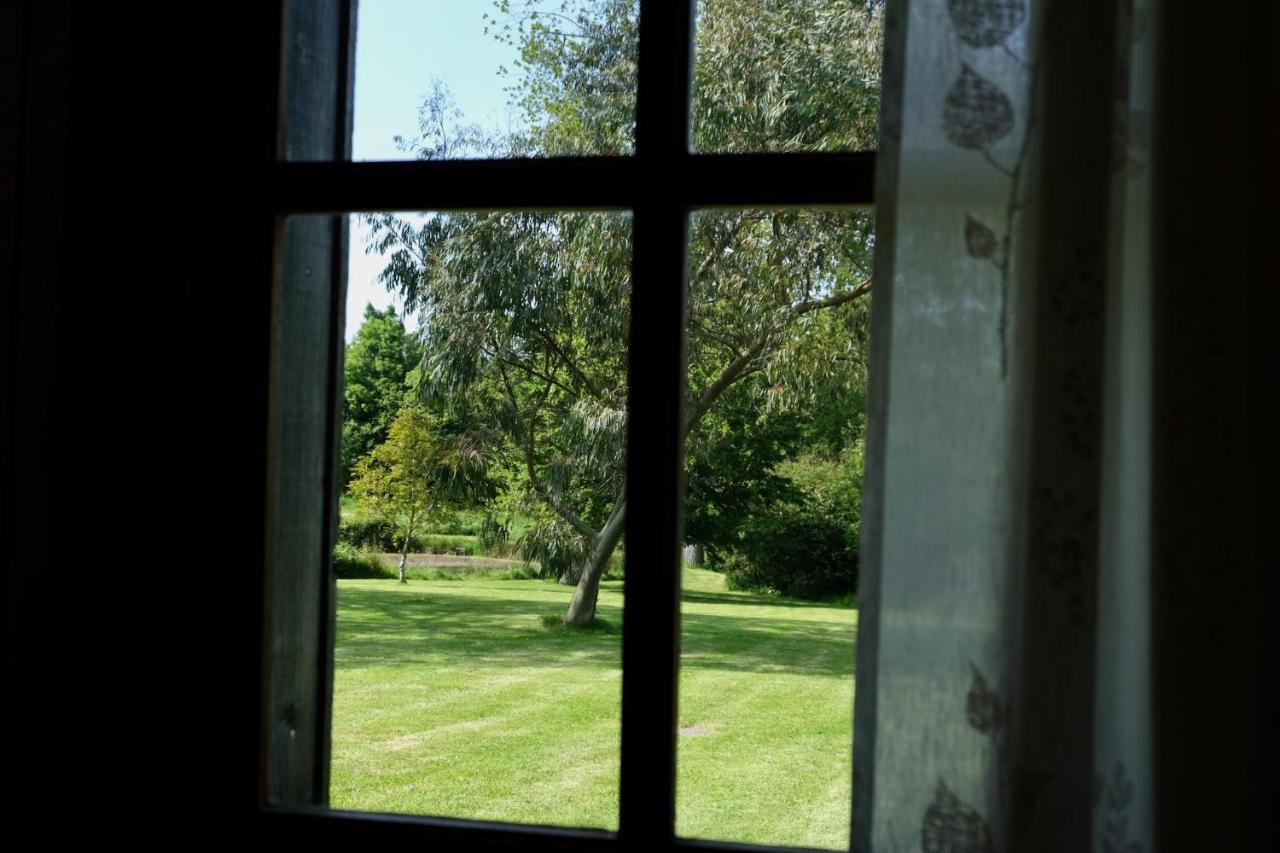 Manoir De L'Isle Hotel Ploumilliau Exterior photo