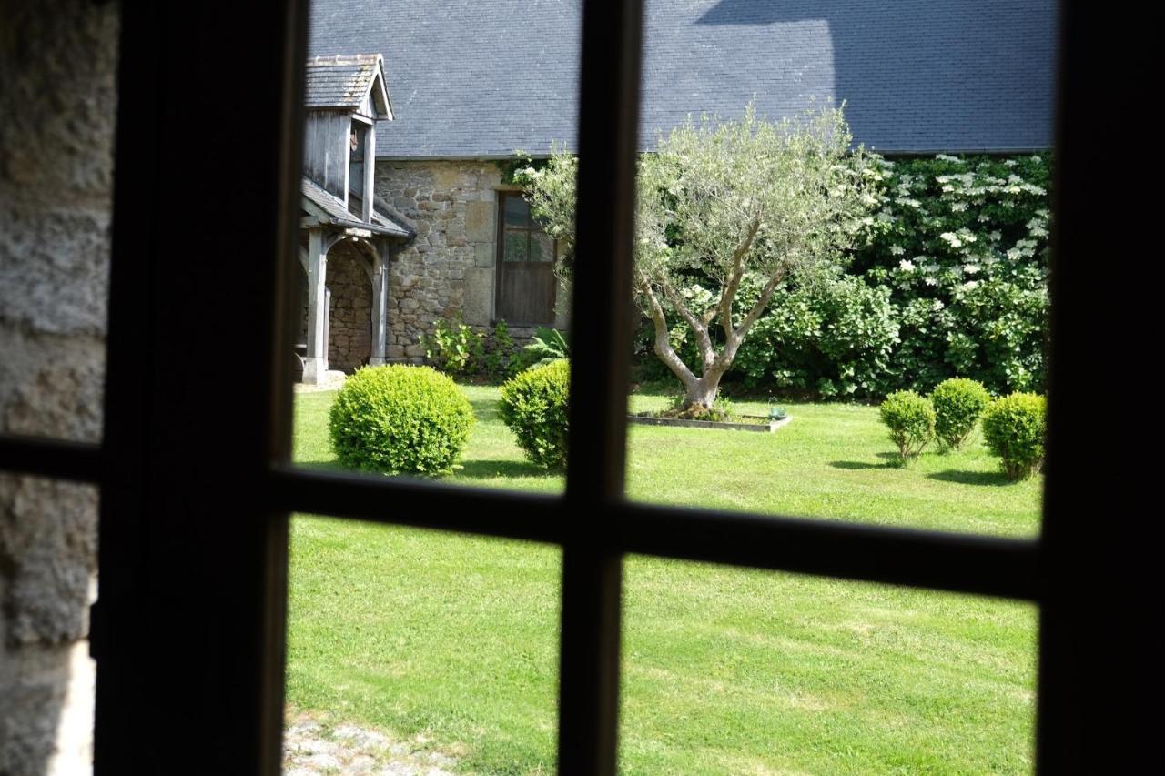 Manoir De L'Isle Hotel Ploumilliau Exterior photo